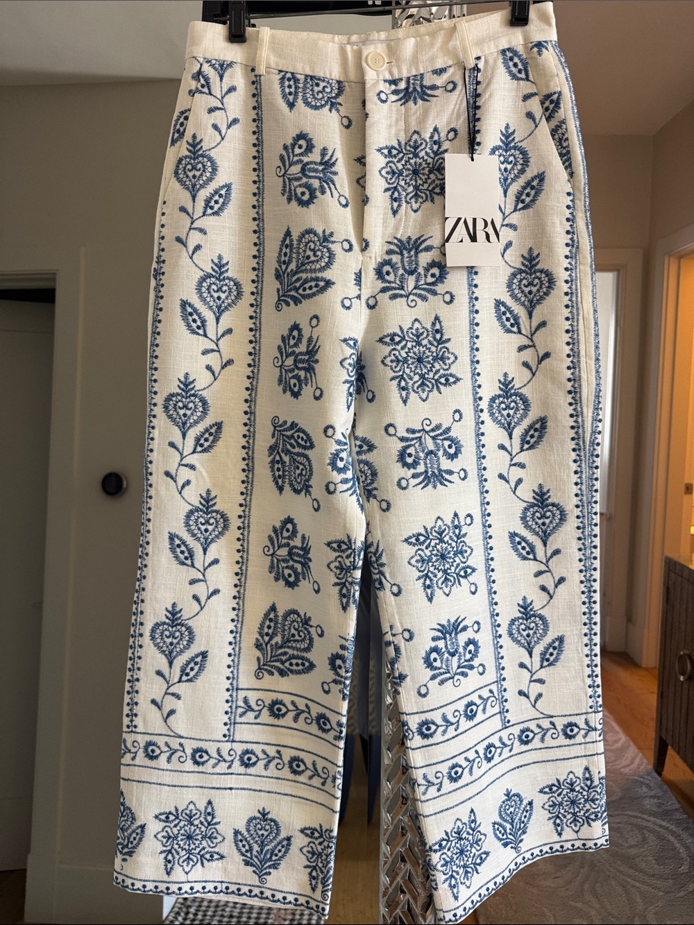NWT Zara Cream Cropped Pants with Blue Floral Embroidery
